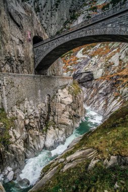 İsviçre 'nin büyülü manzarası, İsviçre Alpleri, Avrupa' da dağlar. Steingletscher Kurve, merkez İsviçre. Güzel İsviçre doğası.