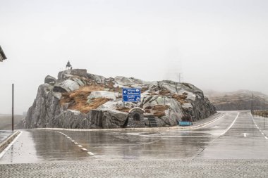 İsviçre 'nin büyülü manzarası, İsviçre Alpleri, Avrupa' da dağlar. Steingletscher Kurve, merkez İsviçre. Güzel İsviçre doğası.