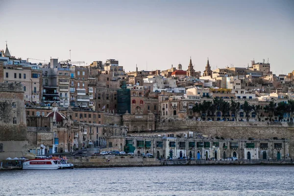 Valletta Malta Cityscape Вузька Вулиця Валлетті Столиці Мальти Традиційна Мальтійська — стокове фото