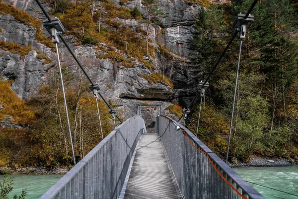 Aare Gorge Blå Alpin Flod Mellan Smala Klippor Täckta Med — Stockfoto