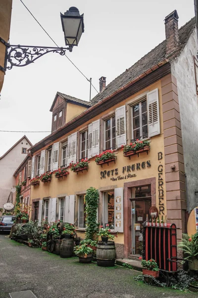 Ribeauville Francja Ciche Miasteczko Alzacji Ribeauville Ludźmi Ulicach Historyczna Wioska — Zdjęcie stockowe
