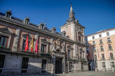 Madrid şehir merkezi, Madrid, İspanya 'daki eski rahat caddeler ve binalar. İspanya 'nın mimarisi ve simgesi. Madrid şehir manzarası