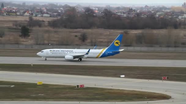 Boeing 737 800 Psr Ukraine International Airlines Uia Аеропорту Київ — стокове відео