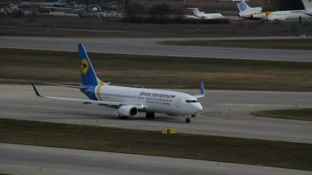 Boeing 737 800 Psr Ukraine International Airlines Uia Аеропорту Київ — стокове відео