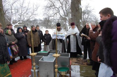 Hristiyan bayramında suyun kutsanması. Tanrı 'nın vaftiz töreni..
