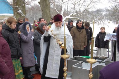 Hristiyan bayramında suyun kutsanması. Tanrı 'nın vaftiz töreni..
