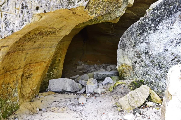 石の崩壊と地殻の破壊 — ストック写真