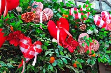 Sevgililer Günü ve onun kalp sembolü.