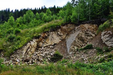 Dağlardan düşerken.