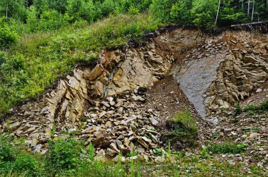 Dağlardan düşerken.