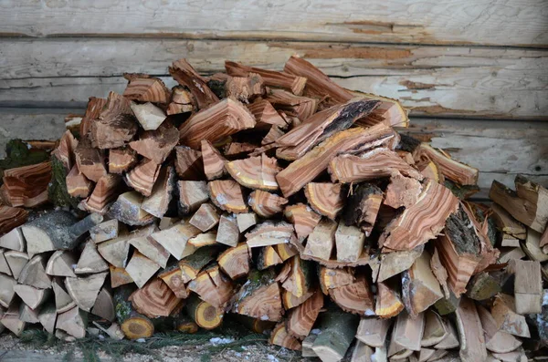 Un paquete de leña para el invierno — Foto de Stock