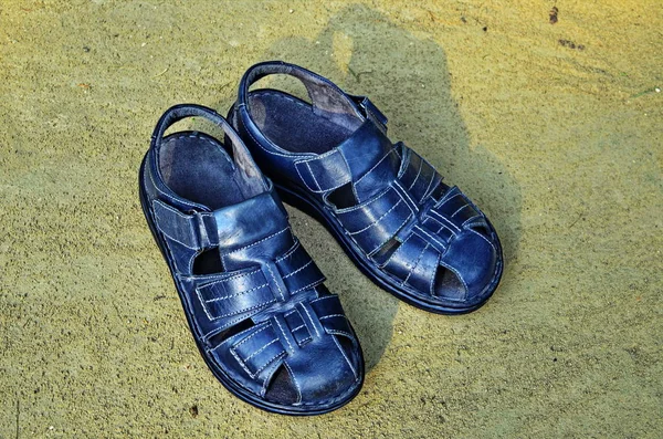 Sandali in pelle da uomo - stile casual — Foto Stock