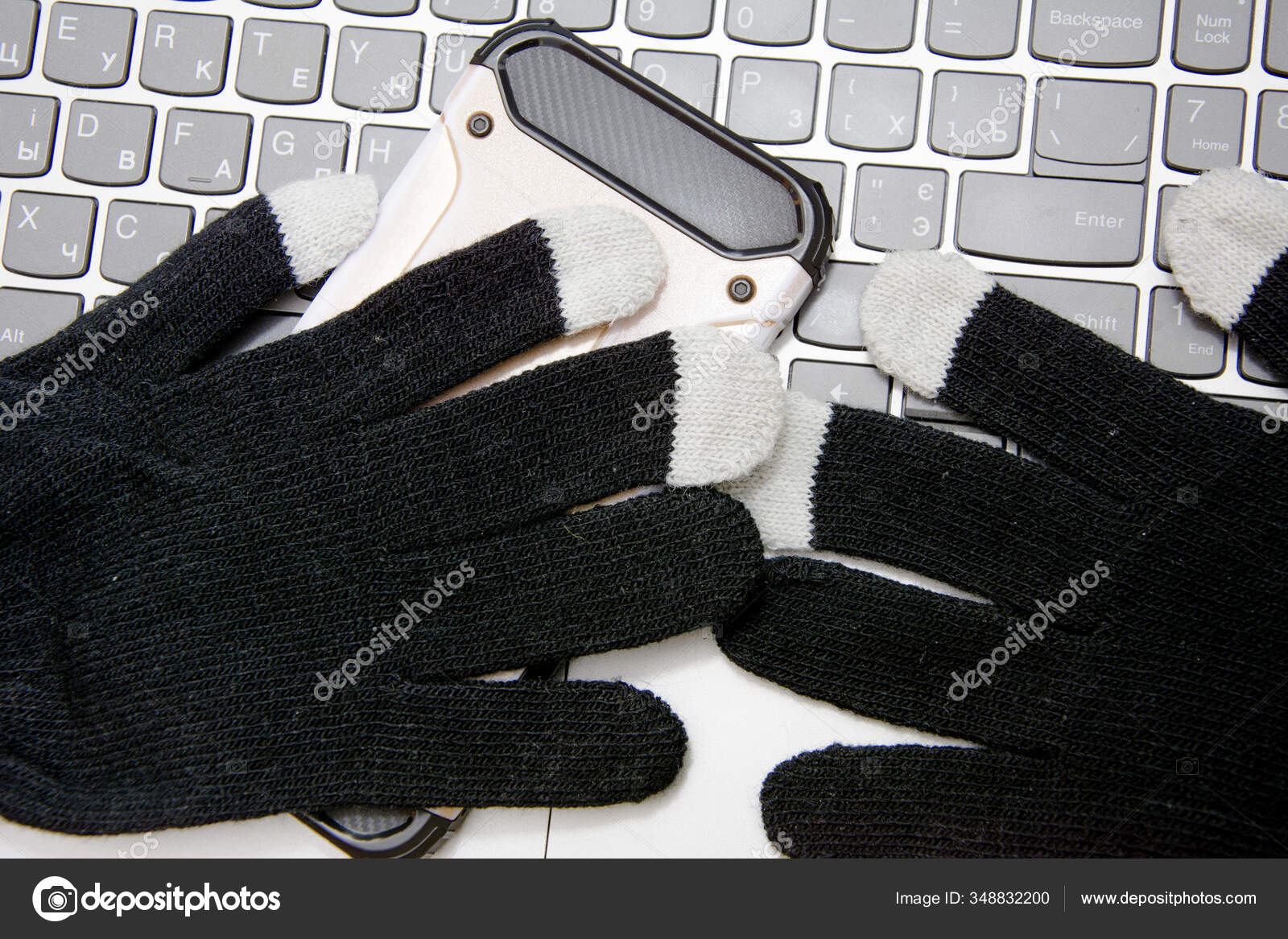 beige knitted gloves