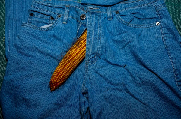 Kukurydza Miara Taśmy Jak Penis Tle Dżinsy — Zdjęcie stockowe