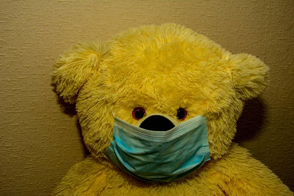 Ours Peluche Dans Masque Médical Pour Protéger Contre Les Maladies — Photo