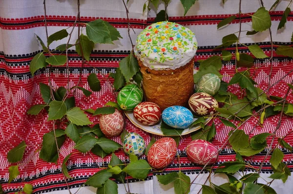 Kompozycja Wielkanocna Malowane Jajka Wielkanocny Tort Ukraińska Tradycja Narodowa — Zdjęcie stockowe