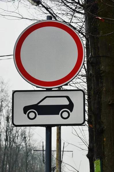 Yolcu Araçları Yasaktır Trafik Işaretlerine Göre Düzenleme — Stok fotoğraf