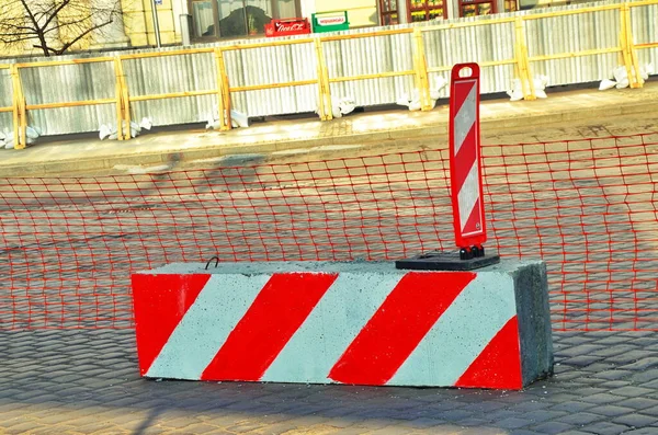 Třesoucí Nápis Značky Informující Průchodu Přerostlého Místa Silnici Organizace Provozu — Stock fotografie