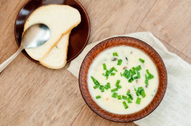 Yaban mantarlı lezzetli çorba püresi.