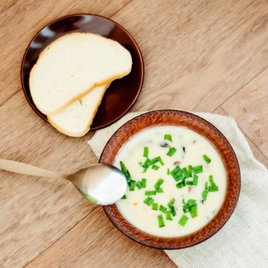 Yaban mantarlı lezzetli çorba püresi.