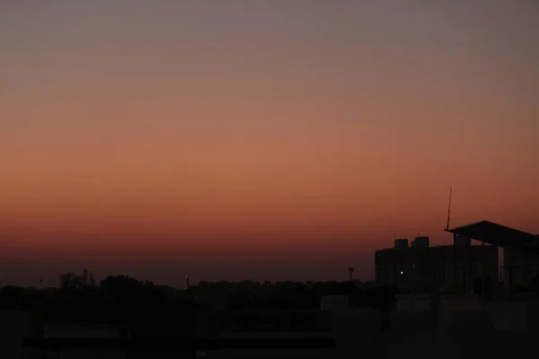 Ein Zweifarbiger Himmel Morgen Mit Orangefarbenem Schatten — Stockfoto