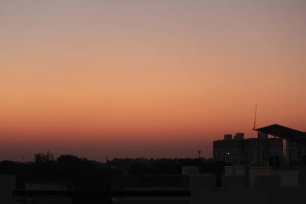 Ein Zweifarbiger Himmel Morgen Mit Orangefarbenem Schatten — Stockfoto