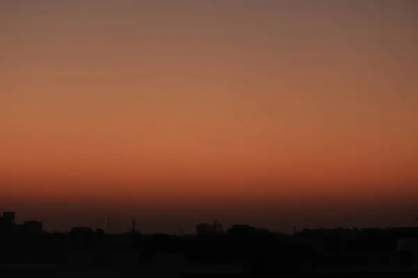 Двухцветное Небо Утрам Оранжевой Тенью — стоковое фото