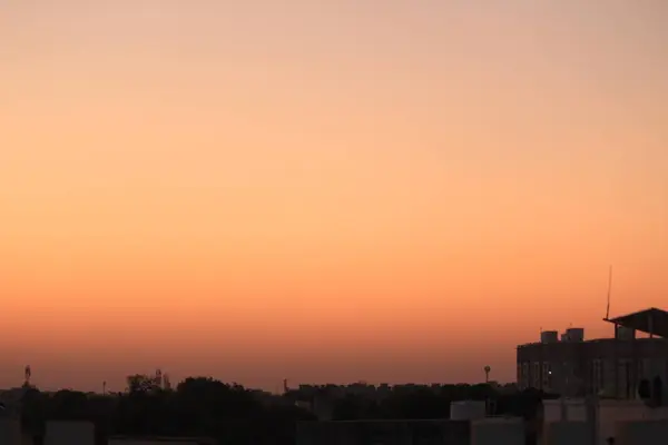 Ein Zweifarbiger Himmel Morgen Mit Orangefarbenem Schatten — Stockfoto