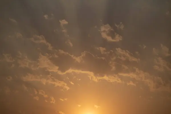 Nubes Antes Del Sol Con Fondo Azul Rosa Claro — Foto de Stock