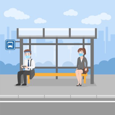 Yeni normal bir hayat insanlar otobüs durağında Coronavirus 'un işe yürümesini engellemek için cerrahi koruyucu maske ve yüz maskesi takıyorlar..