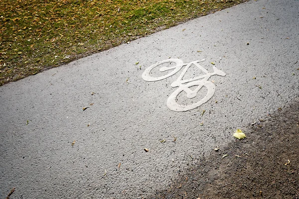 Símbolo da faixa de bicicleta no chão . — Fotografia de Stock