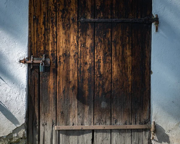 Puerta antigua en el museo Skansen en Estocolmo, Suecia . — Foto de Stock