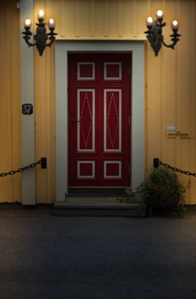 Vecchia porta in legno in Svezia, Europa — Foto Stock