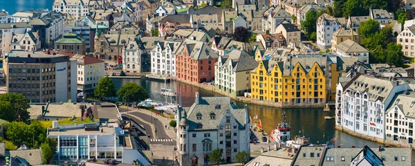 Alesund városra. Norvégia, Európa. — Stock Fotó