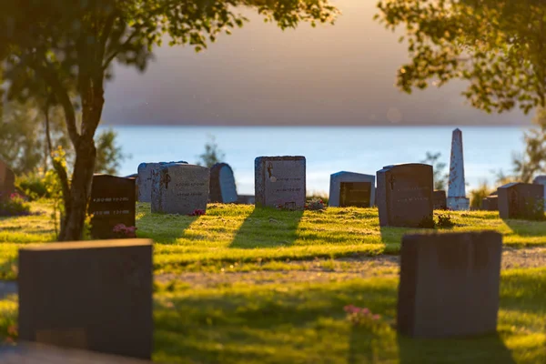 Cementerio en Noruega en hermoso día soleado — Foto de Stock