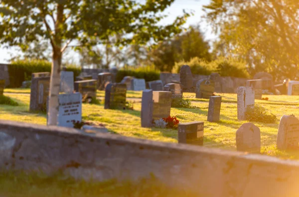 Norveç mezarlıkta güzel güneşli — Stok fotoğraf