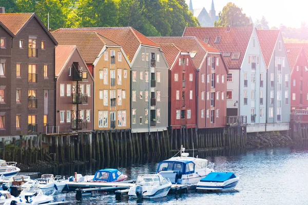 Trondheim régi városra. Norvégia, Skandinávia, Európa — Stock Fotó