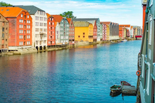 Trondheim eski şehir manzaralı. Norveç, Scandinavia, Europe — Stok fotoğraf