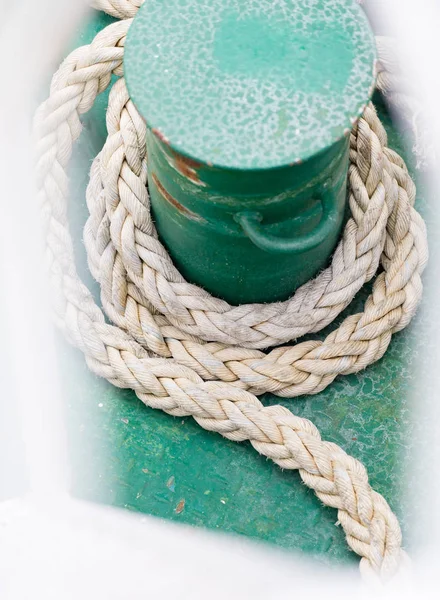 Ropes on boat in port of Norway, Scandinavia. — Stock Photo, Image