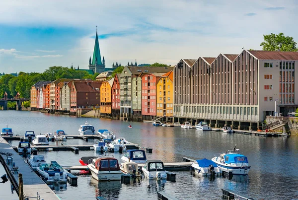 Trondheim eski şehir manzaralı. Norveç, Scandinavia, Europe — Stok fotoğraf