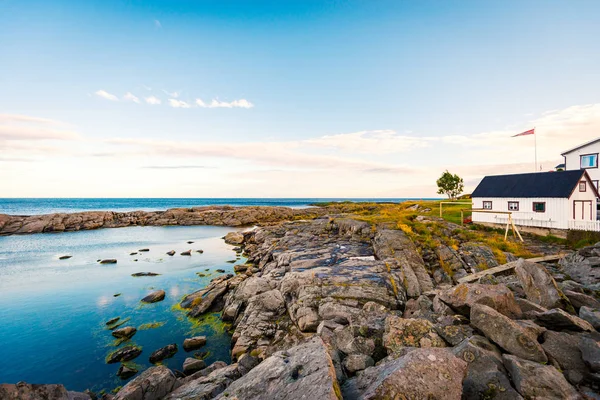 Aldeia nas ilhas Lofoten na Noruega, Europa — Fotografia de Stock