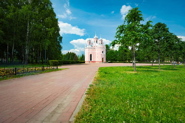 Antigua iglesia hermosa en San Petersburgo — Foto de Stock