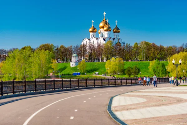 Kostel v Jaroslavl, Rusko. Náboženství a cestování — Stock fotografie