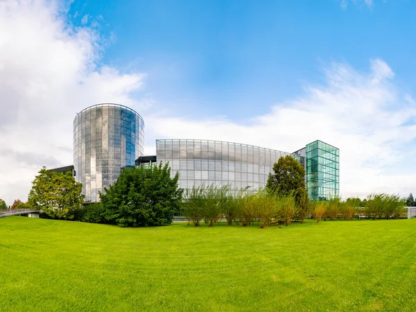 Volkswagen bilfabrik i Dresden, Tyskland, Europa — Stockfoto