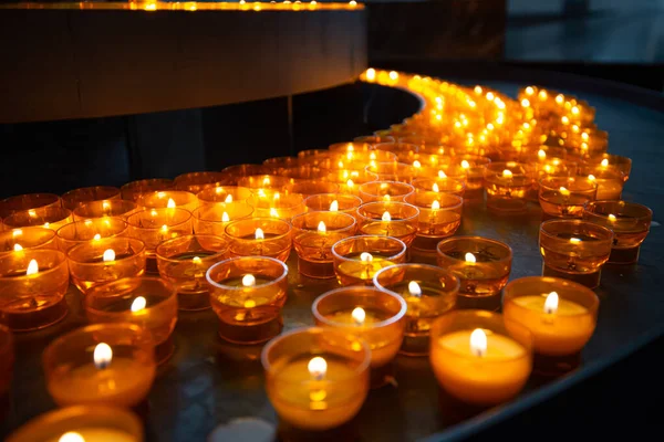 德国巴伐利亚伍尔兹堡教堂的蜡烛 宗教和基督教属性 — 图库照片