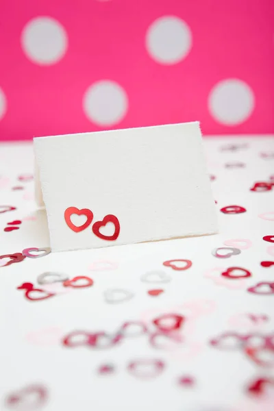 Ευχετήρια κάρτα σε λευκό και ροζ φόντο με καρδιές. Ημέρα του Αγίου Βαλεντίνου. Ντους μωρών — Φωτογραφία Αρχείου