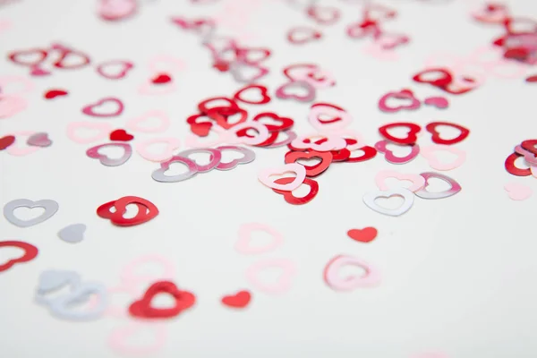 Κόκκινο και ροζ καρδιές κομφετί σε φόντο ημέρα του Αγίου Βαλεντίνου. — Φωτογραφία Αρχείου
