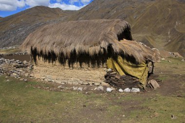 Casa de barro, Cordillera de los Andes en Peru 3