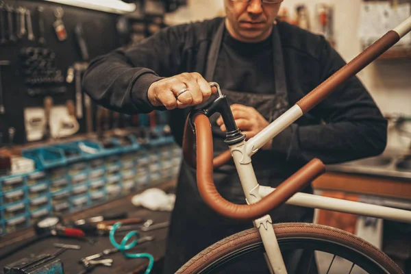 Mecánico Bicicletas Taller Proceso Reparación — Foto de Stock
