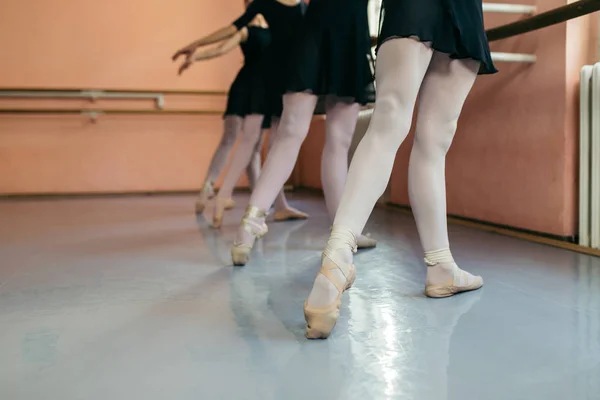 Grupo Hermosas Adolescentes Practicando Danza Ballet — Foto de Stock